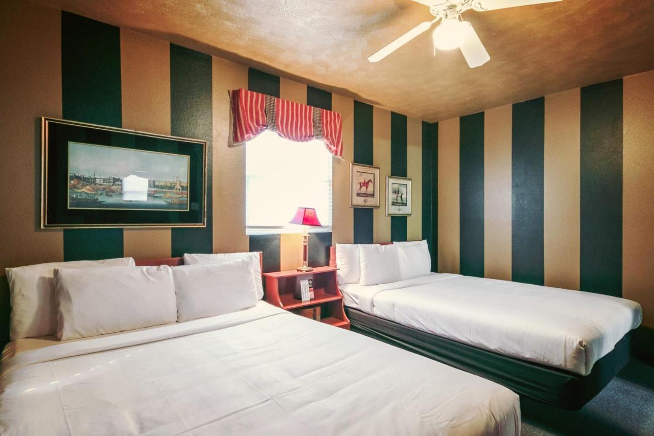 Simmer Motel Wamego Extérieur photo