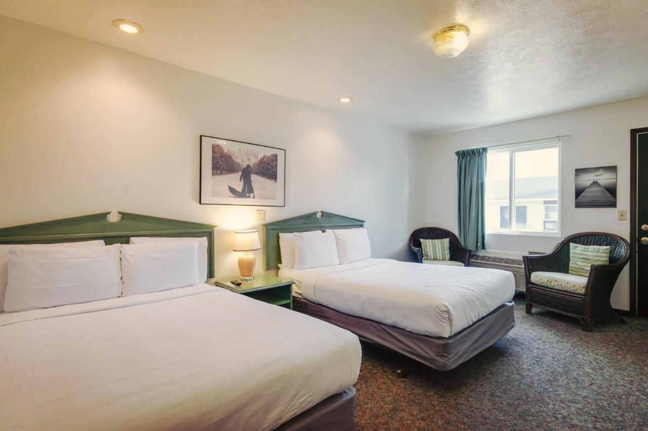 Simmer Motel Wamego Extérieur photo