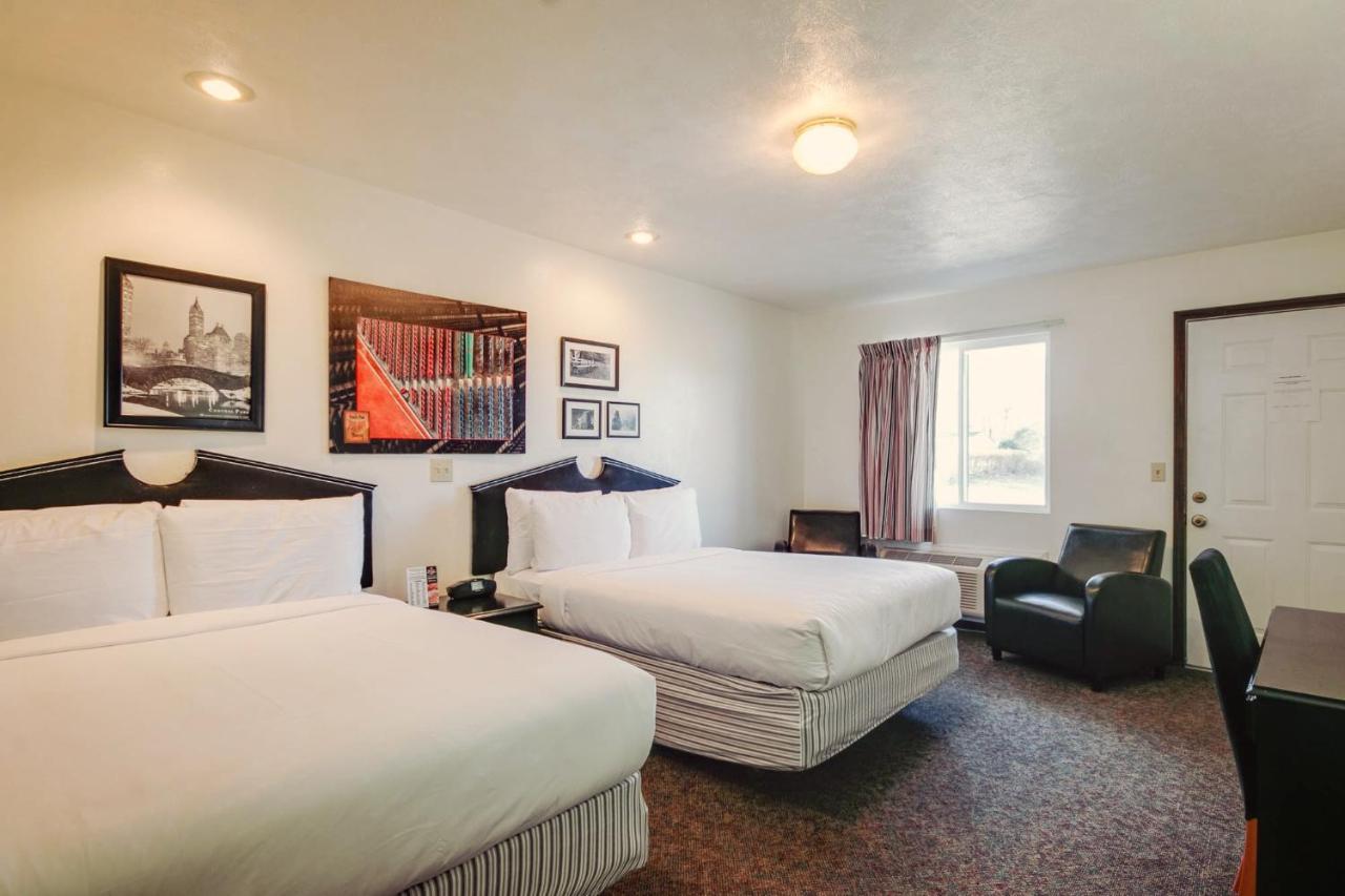 Simmer Motel Wamego Extérieur photo