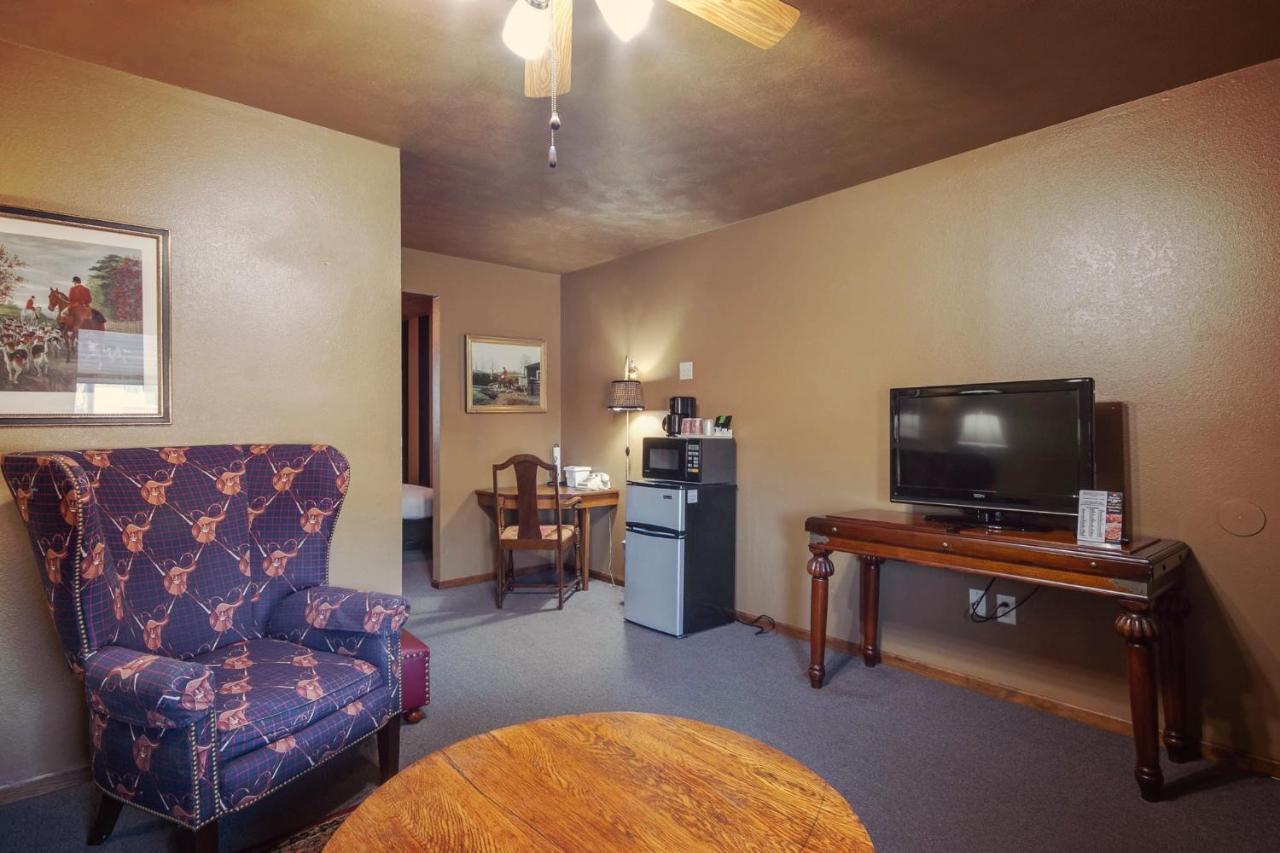 Simmer Motel Wamego Extérieur photo