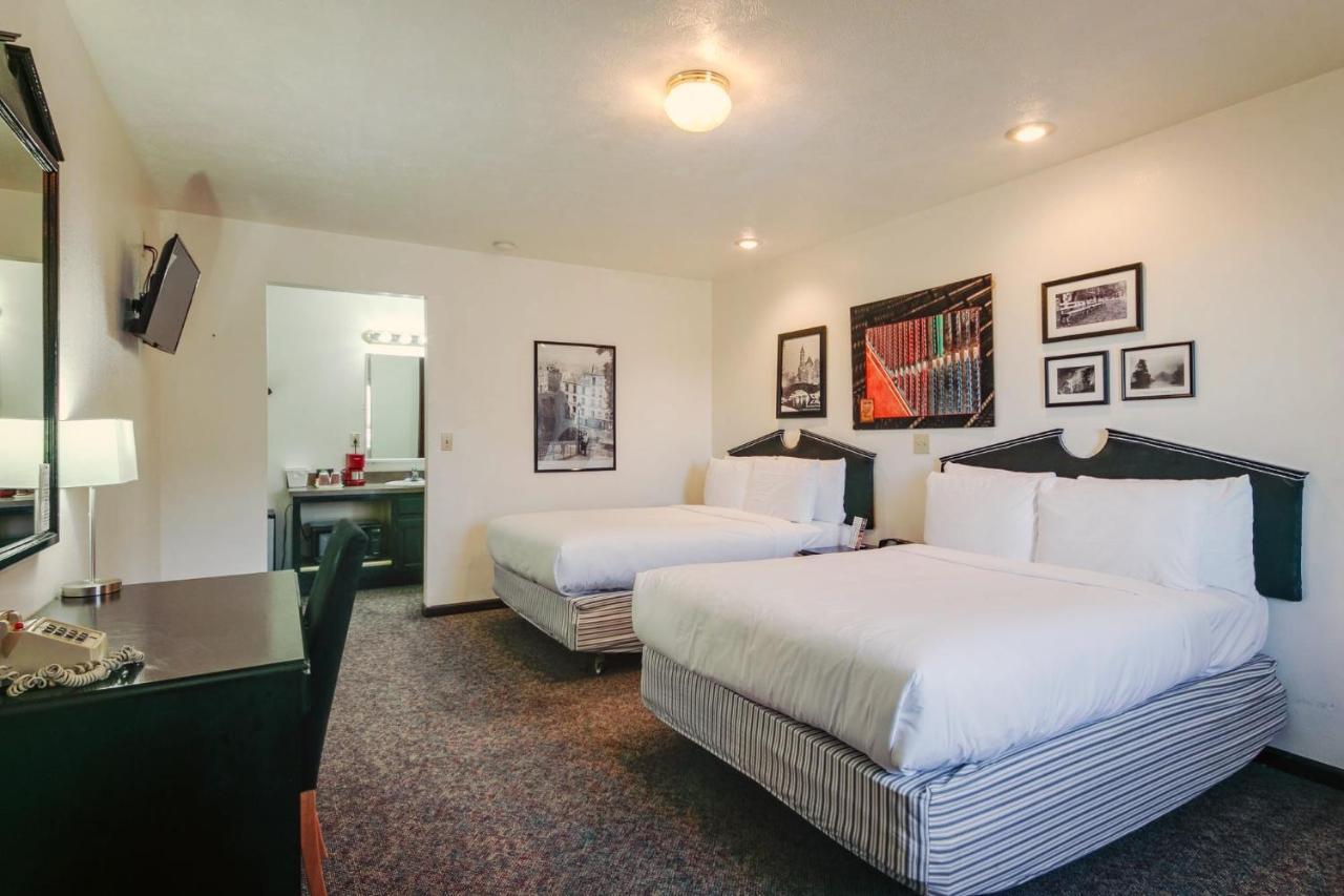 Simmer Motel Wamego Extérieur photo