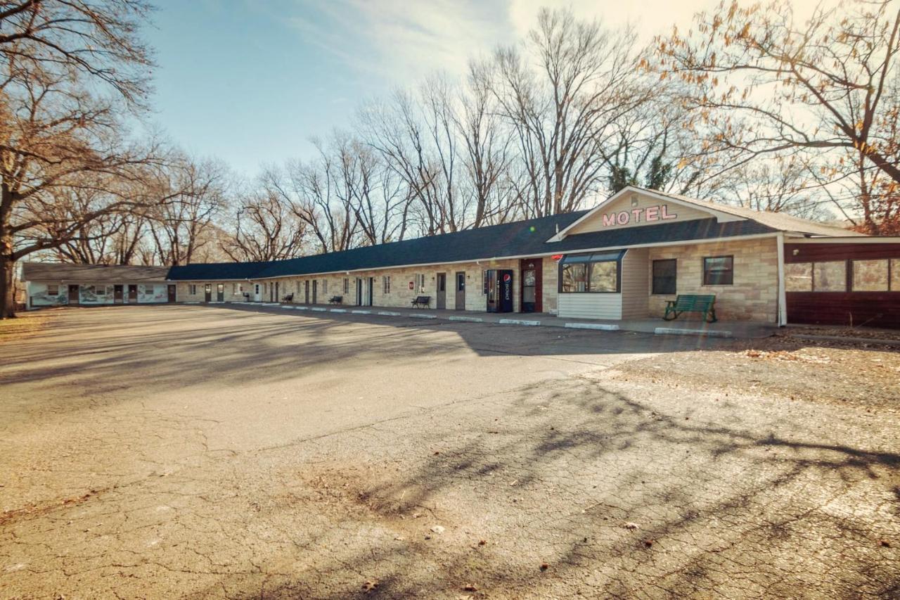 Simmer Motel Wamego Extérieur photo