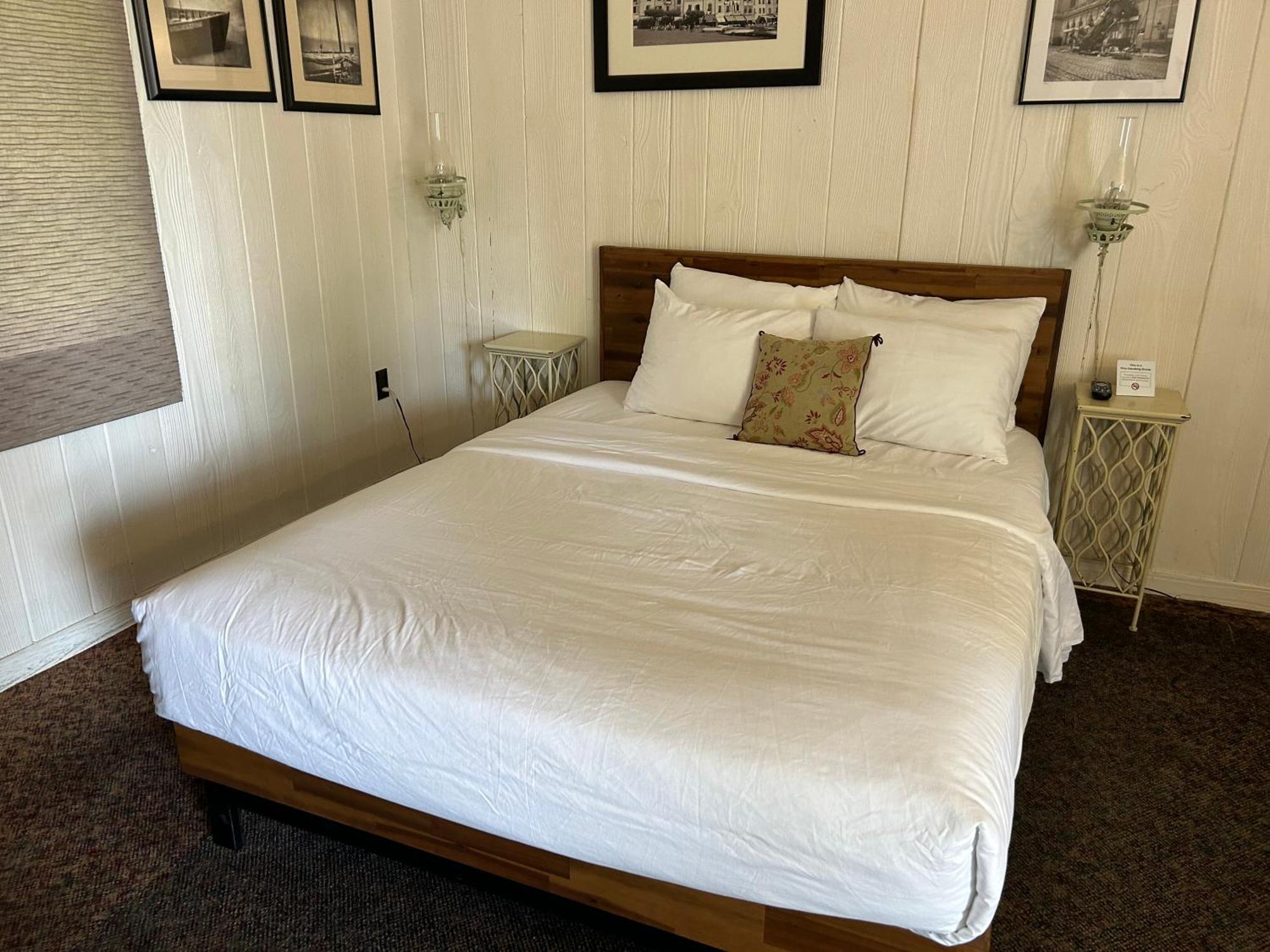 Simmer Motel Wamego Extérieur photo